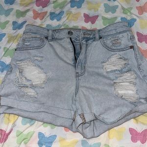 American Eagle Mom Jean shorts! Stretchy size 4
